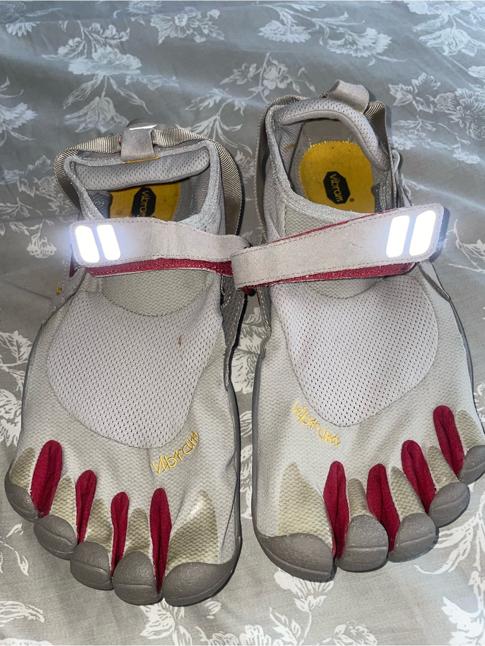 Vibram FiveFingers Light Gray and Burgundy Minimalist Toe Shoes mens US 10.5-11